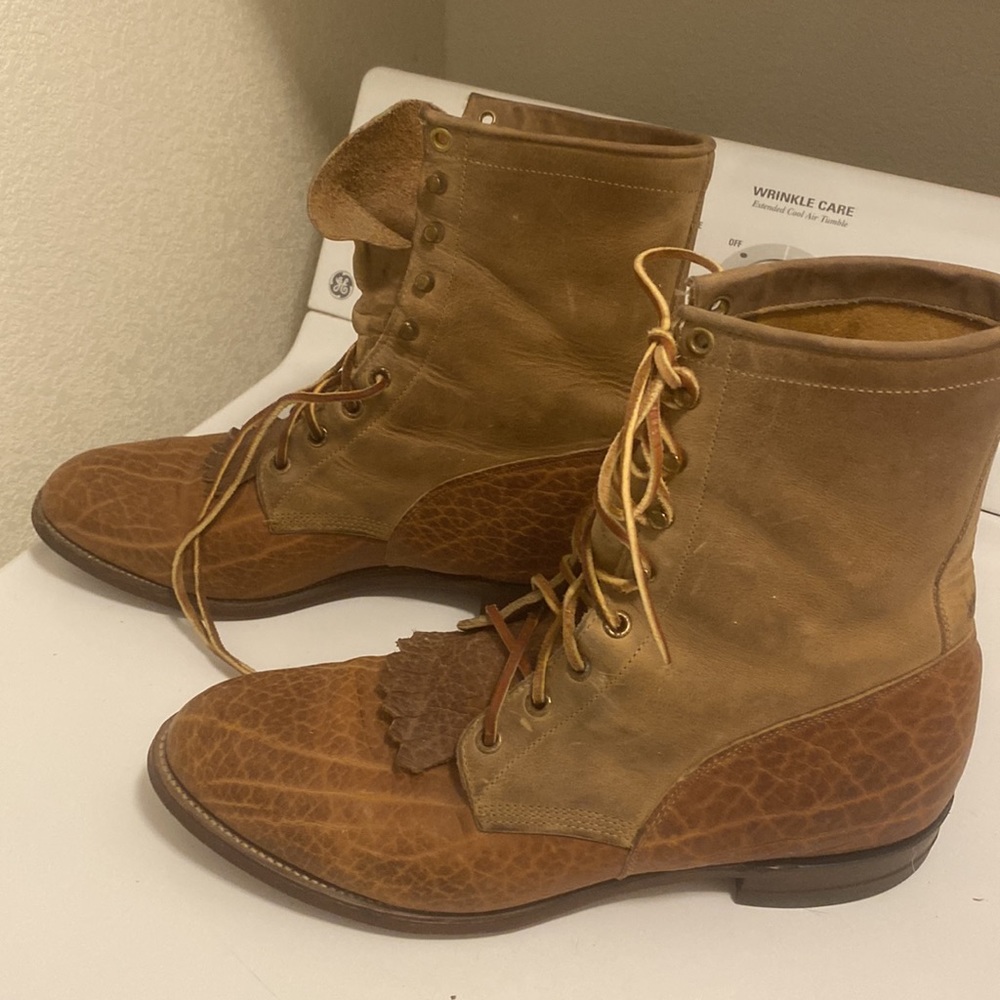 Justin men’s brown leather cowboy boots. Ropers. Size 10 med